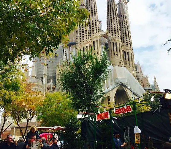 Sagrada * برشلونة